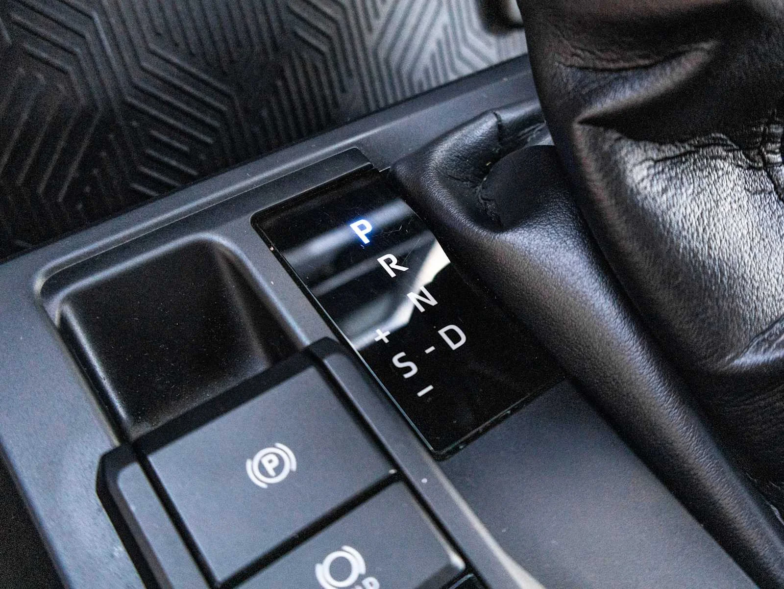 2025 Toyota Tacoma SR - Photo 31