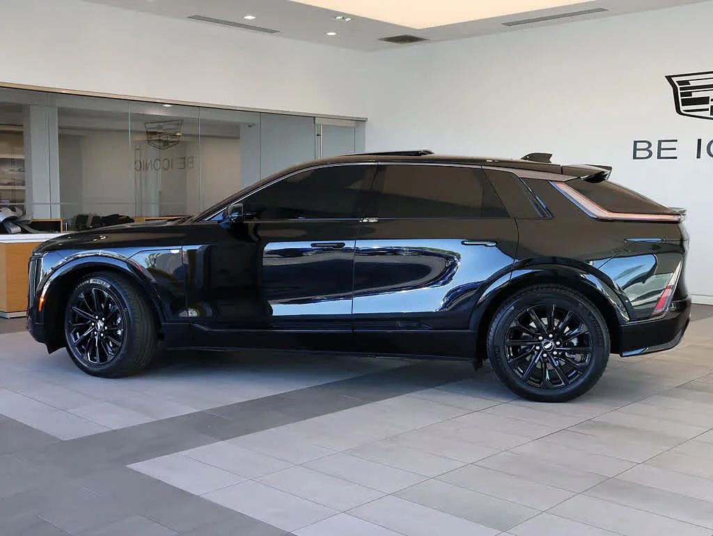 Used 2024 Cadillac LYRIQ Sport 2 with VIN 1GYKPVRL0RZ117224 for sale in Libertyville, IL