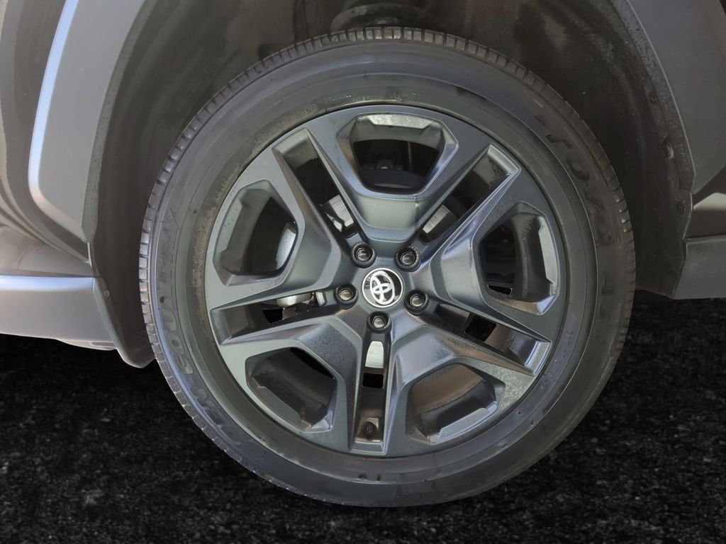 Used 2024  Toyota Adventure image 27