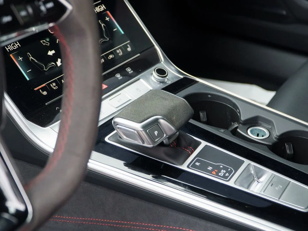 Used 2025  Audi 4.0T image 28