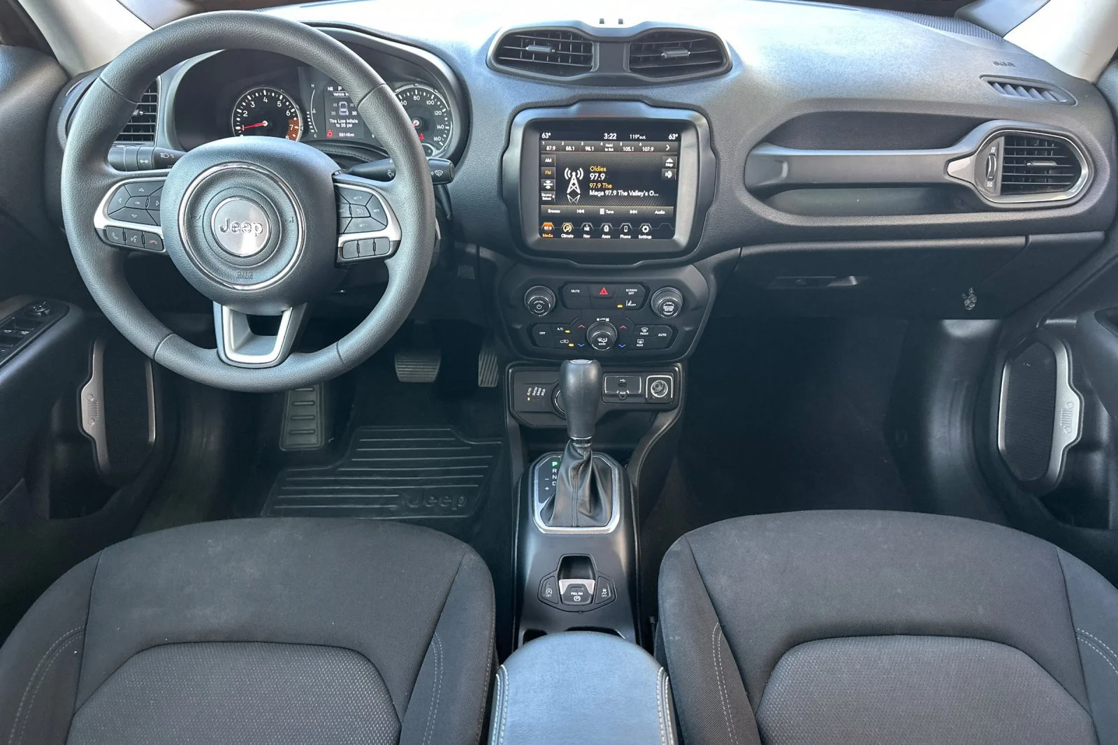 Used 2023 Gray Jeep Latitude image 13
