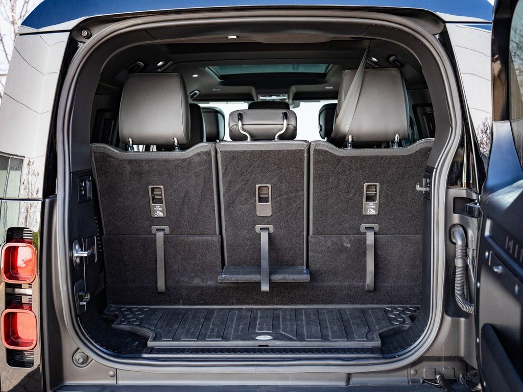 Used 2023 Black Land Rover X-Dynamic SE image 19