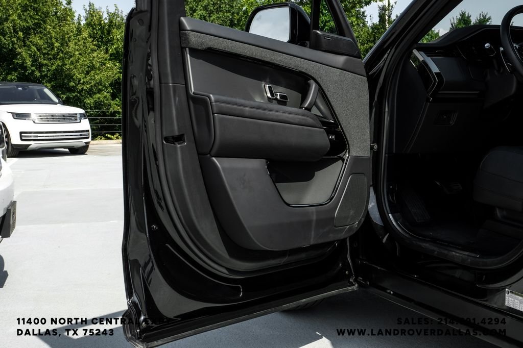 Used 2025 Santorini Black Metallic Land Rover SE image 42