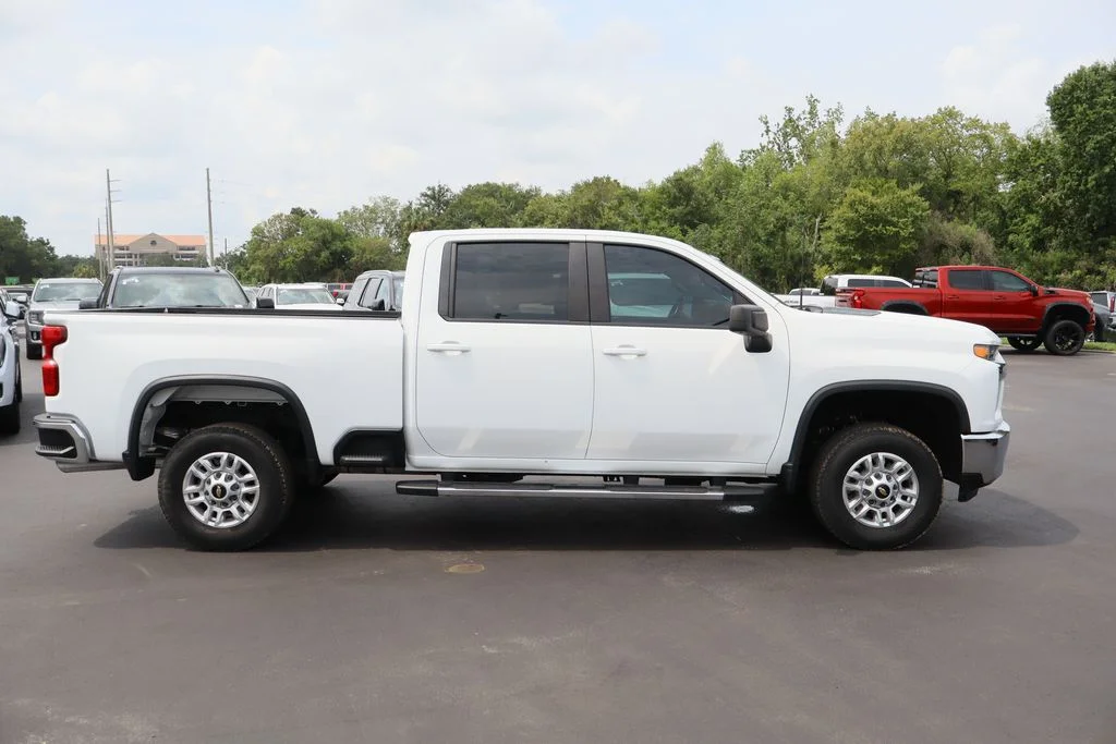 Used 2022 White Chevrolet LT image 10