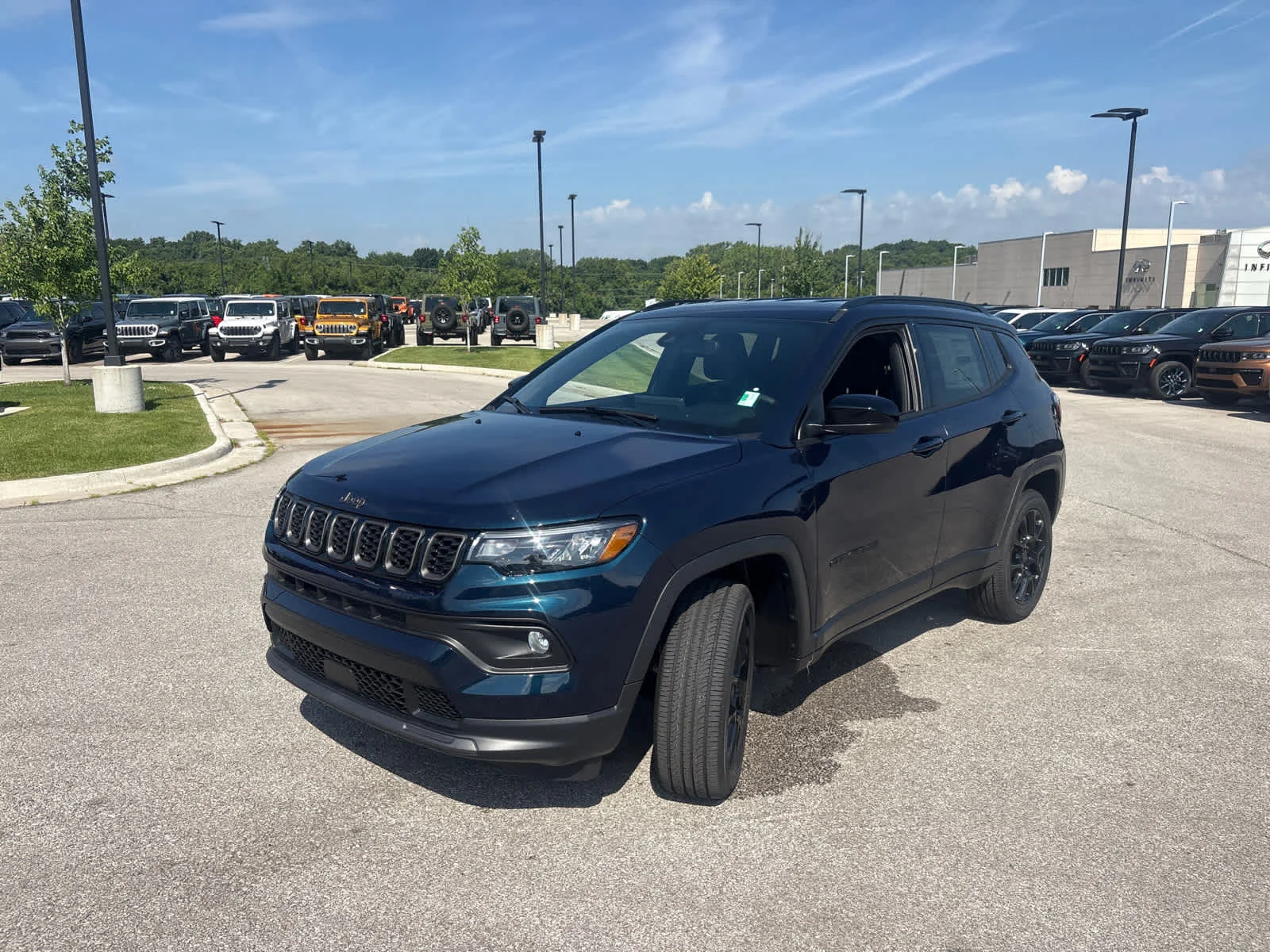 New 2026 Fathom Blue Pearl Coat Jeep Latitude Altitude image 5
