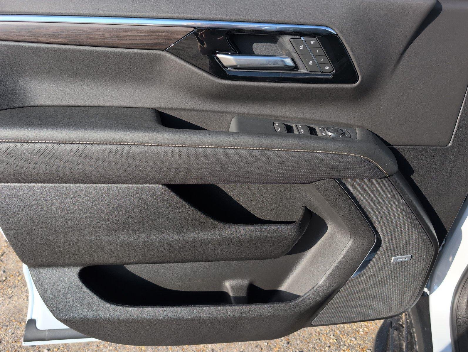 2026 Chevrolet Suburban Premier - Photo 16