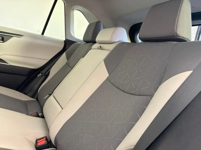 Used 2022  Toyota XLE image 36