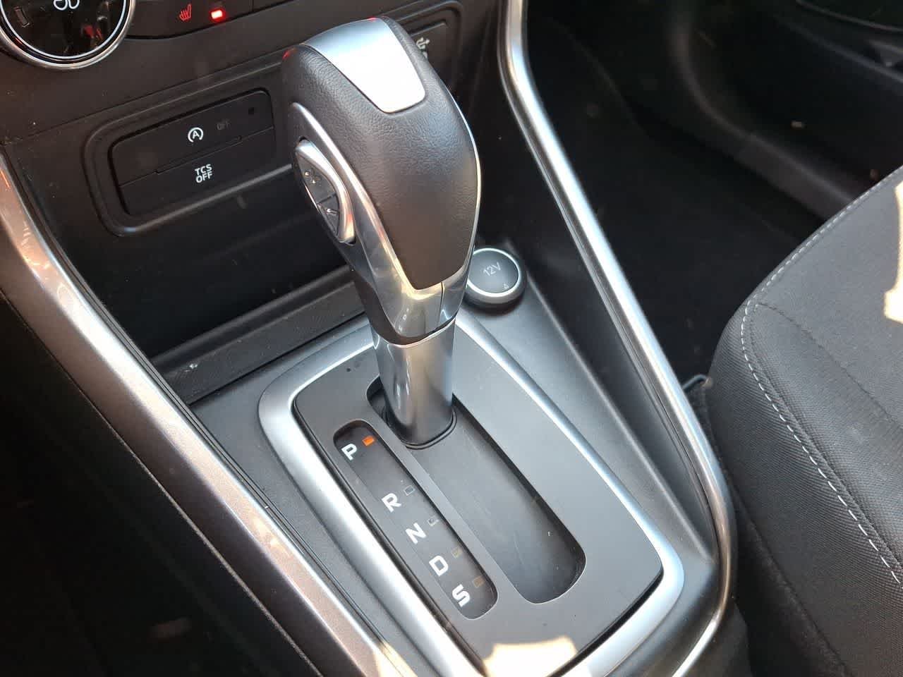Used 2022 Blue Metallic Ford SE image 18
