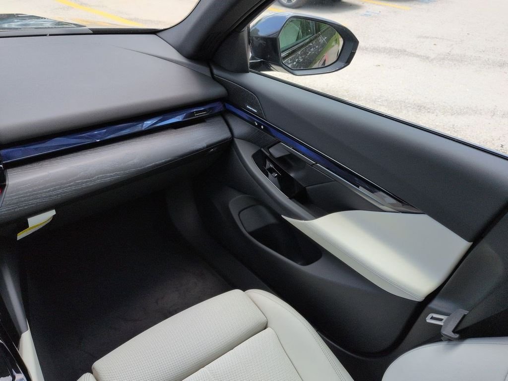 New 2027 Dark Graphite Metallic BMW 530i image 17