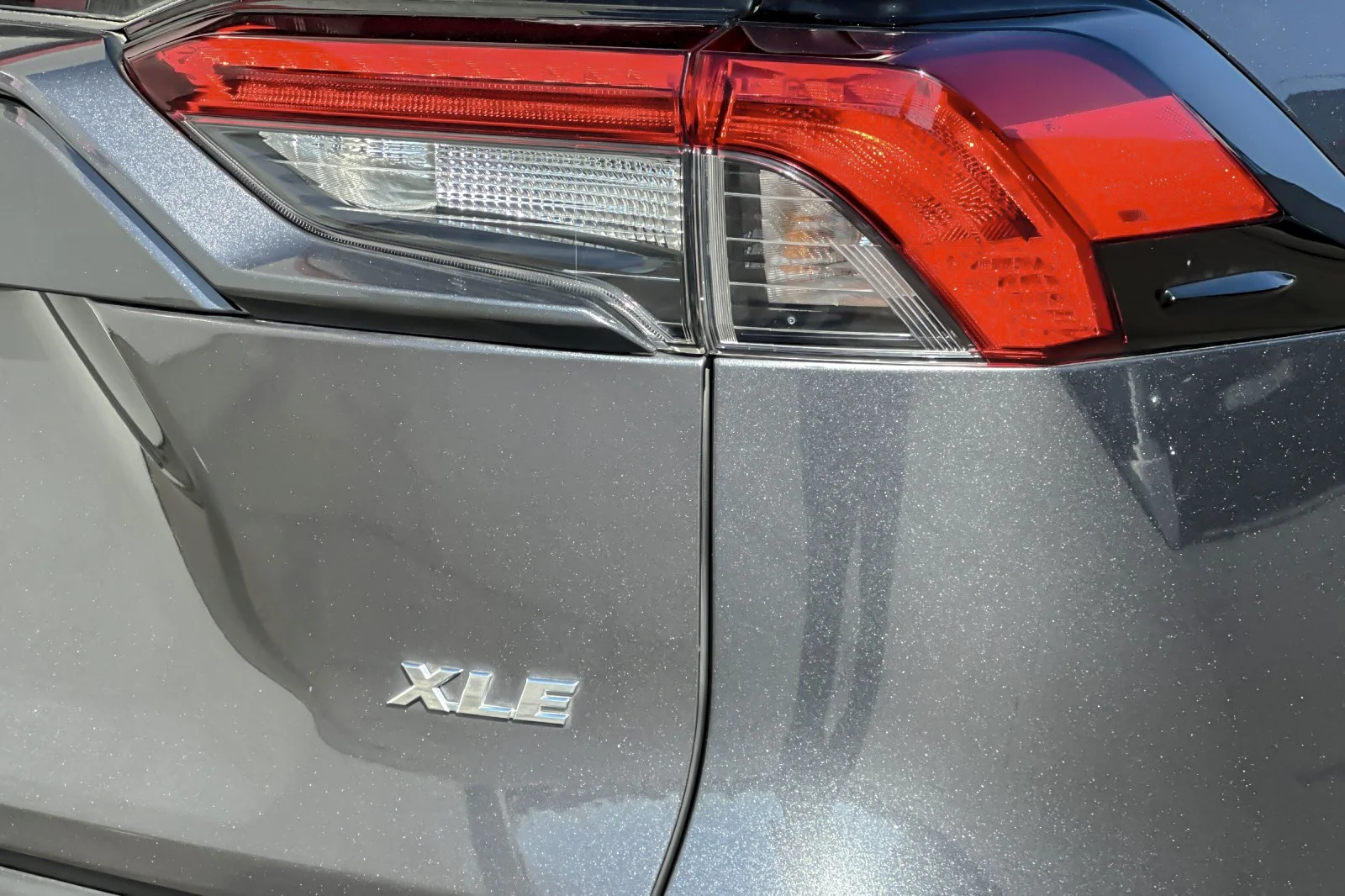 Used 2021 MAGNETIC GRAY Toyota XLE image 25