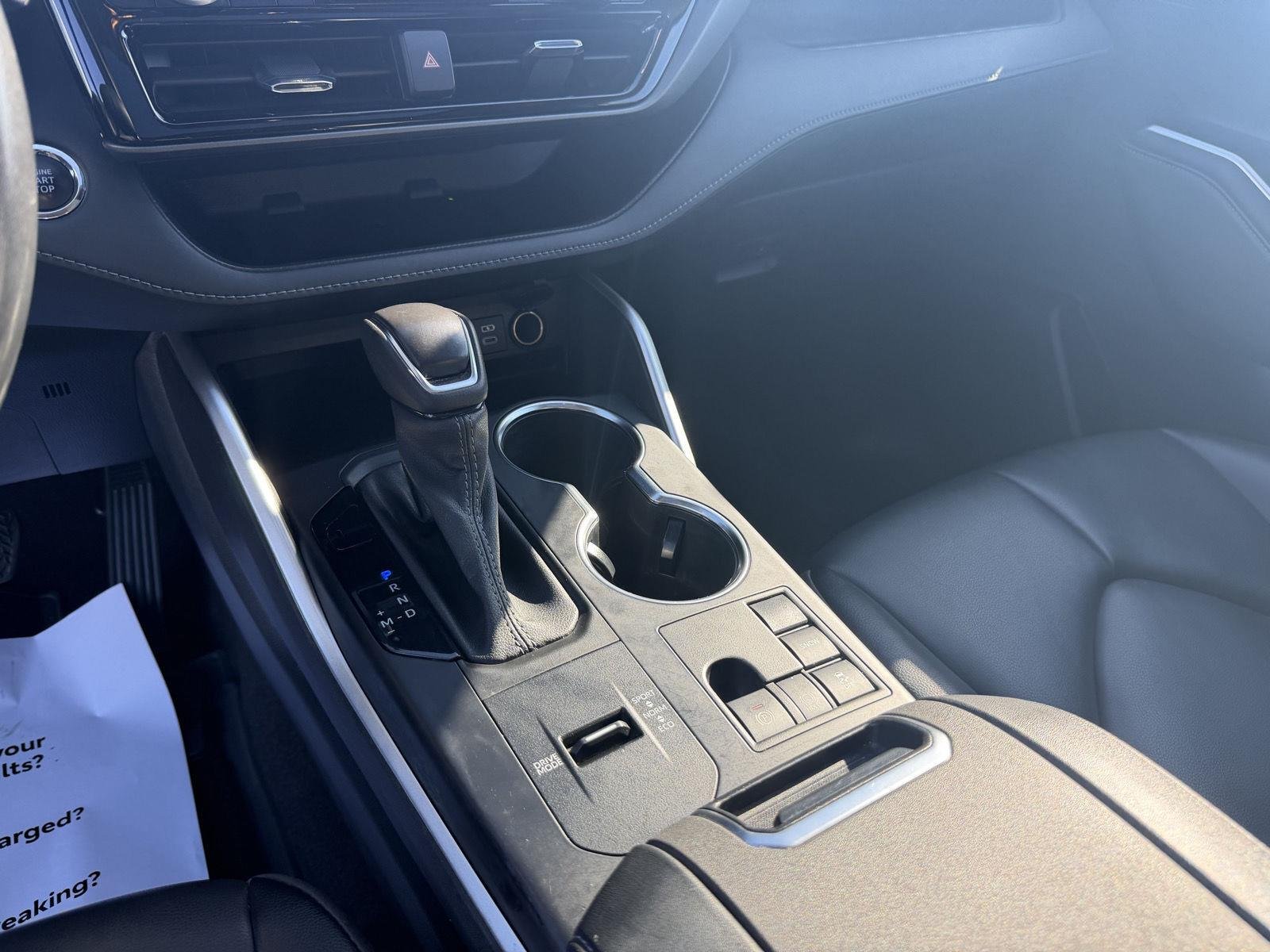 Used 2023 Wind Chill Pearl Toyota XLE image 19