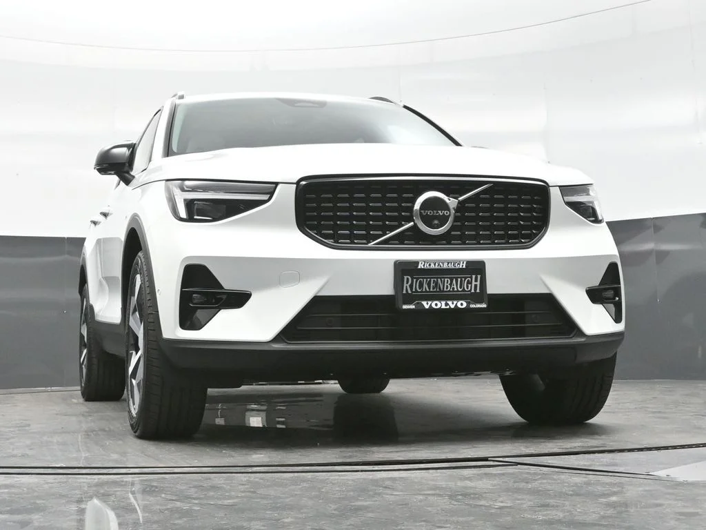 2026 Volvo XC40 Plus - Photo 9