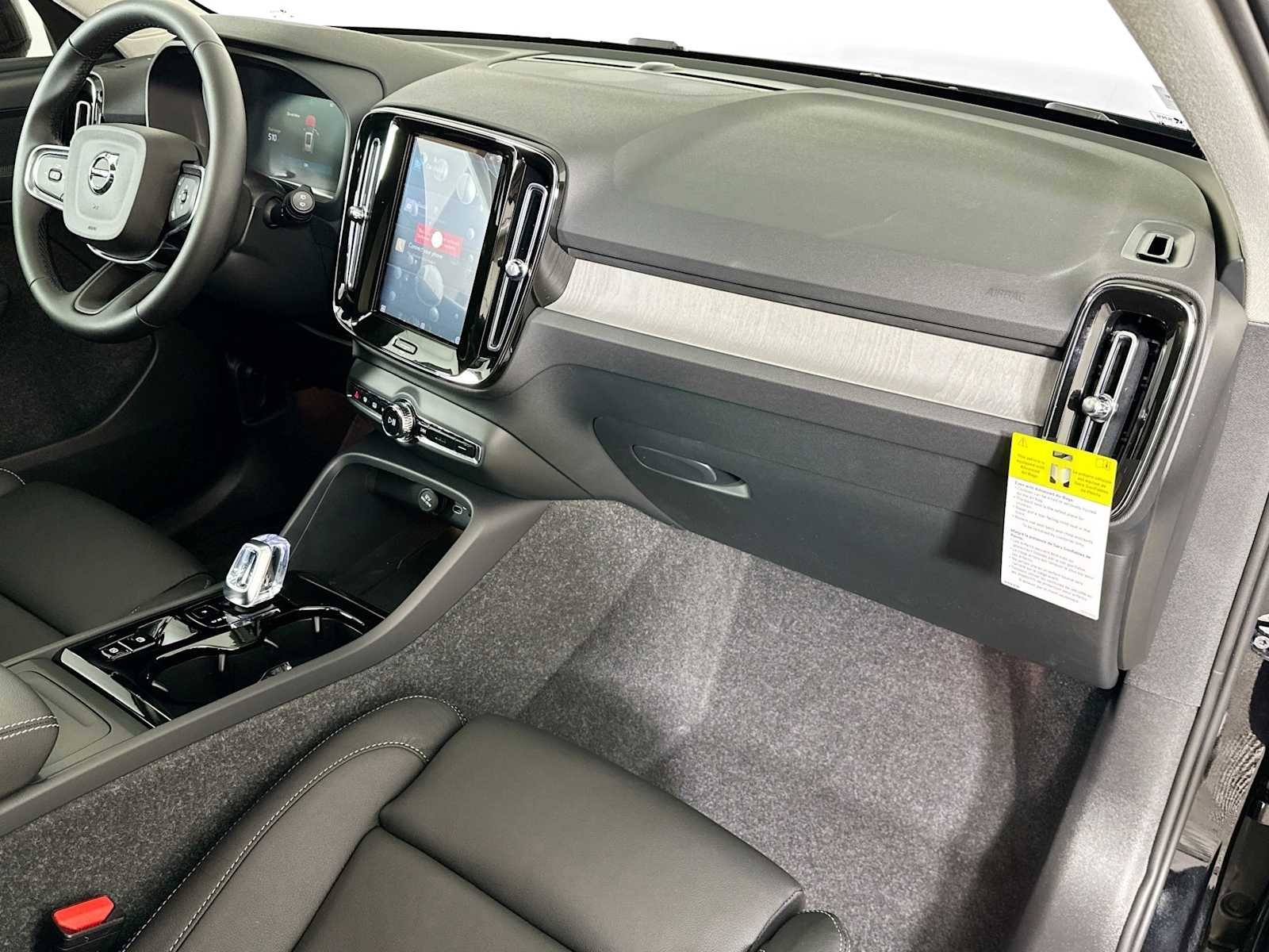 2025 Volvo XC40 Plus - Photo 25