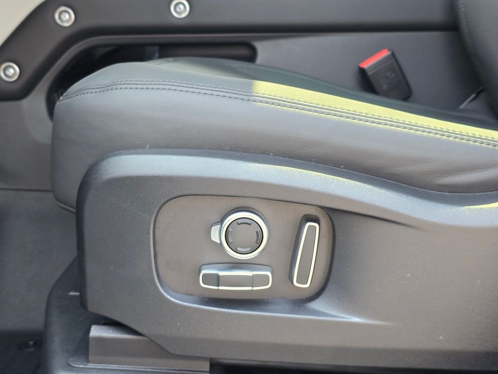 2026 Land Rover Defender X-Dynamic SE - Photo 30