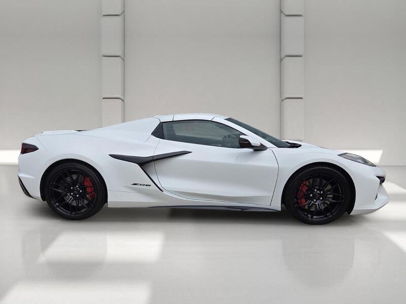 Used 2024 Arctic White CHEVROLET 2DR Z06 CONV W/3LZ image 6