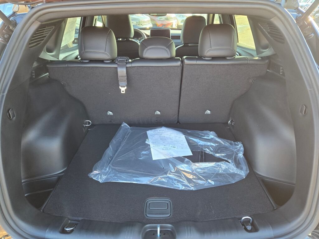 New 2026 Diamond Black Crystal Pearl-Coat Exterior Paint Jeep Latitude image 15