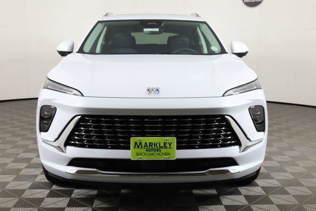 New 2026 Iridescent White Tricoat Buick Avenir image 29