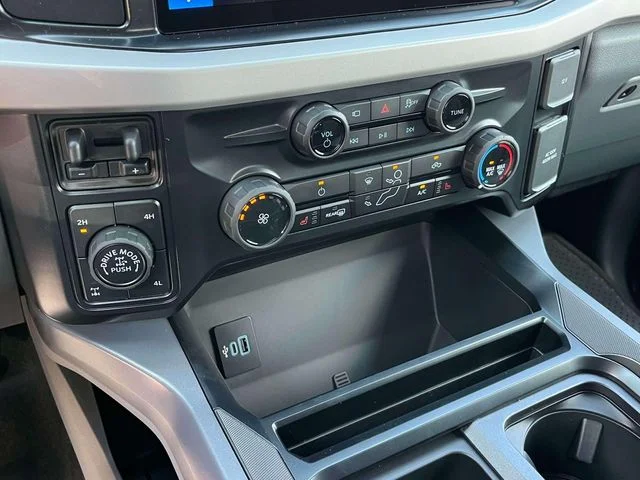 New 2027 Agate Black Metallic Ford F-250® XLT image 26