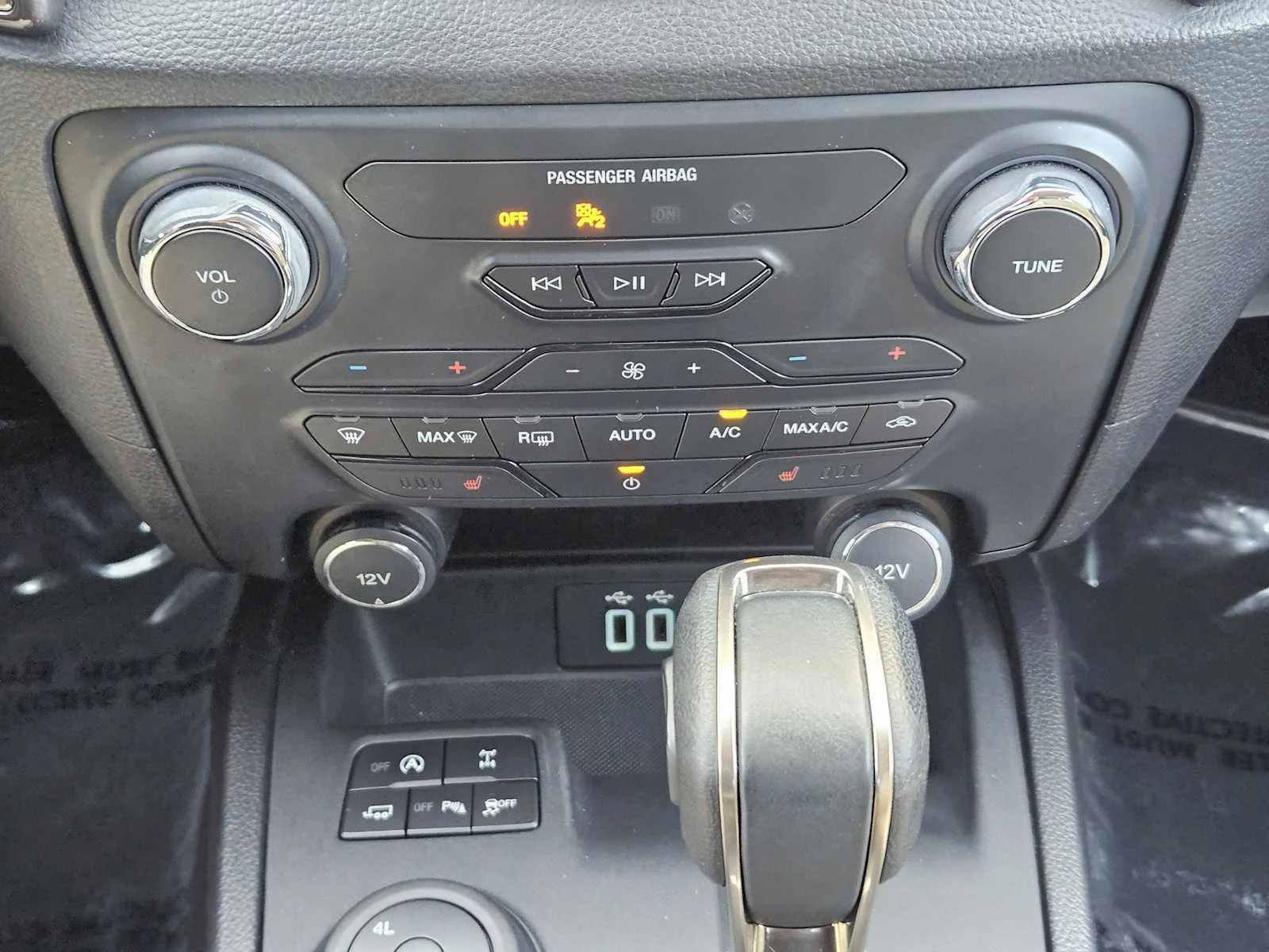 Used 2019 Shadow Black Ford LARIAT image 13