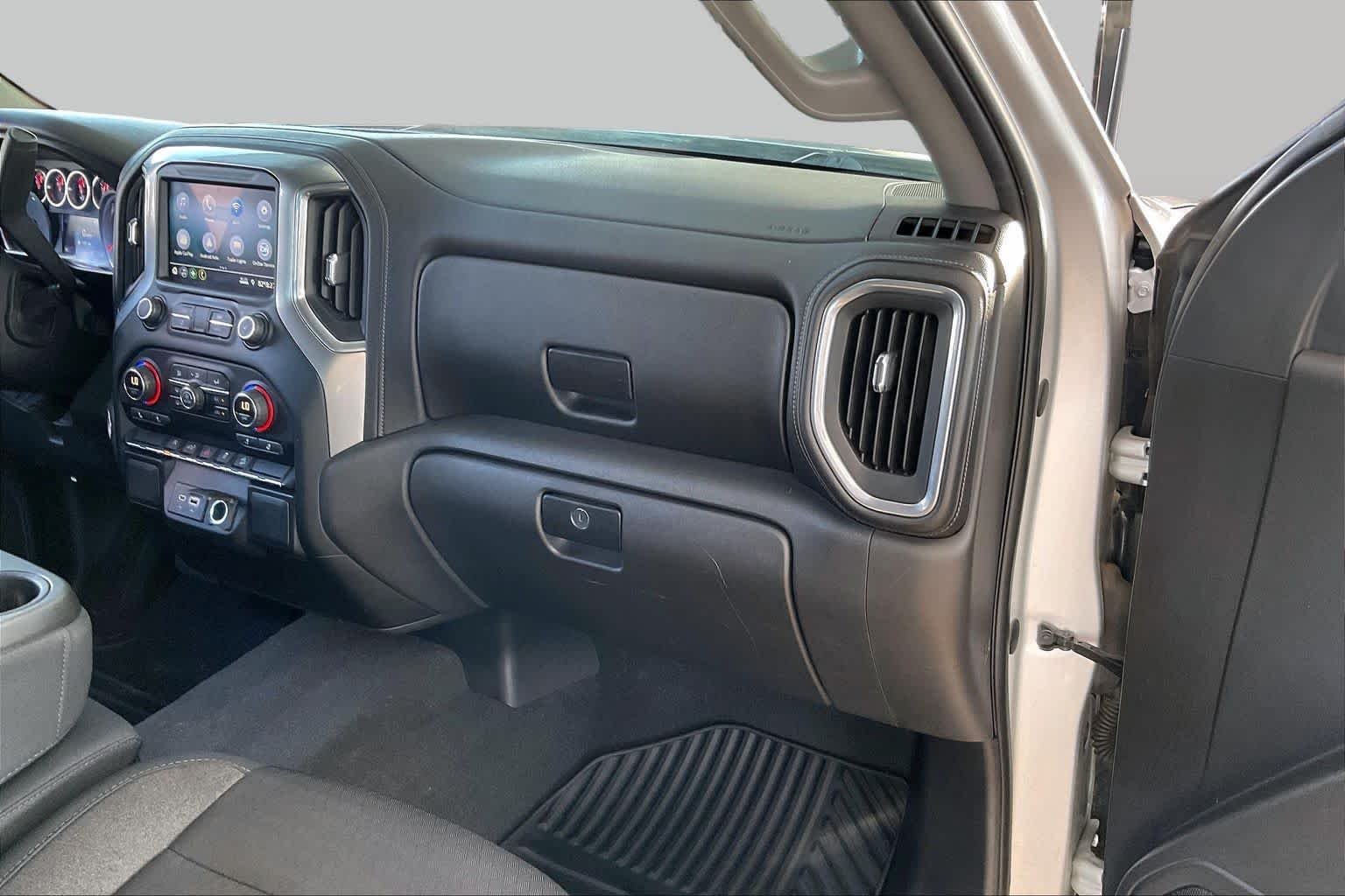Used 2019 Silver Ice Metallic Chevrolet LT image 17