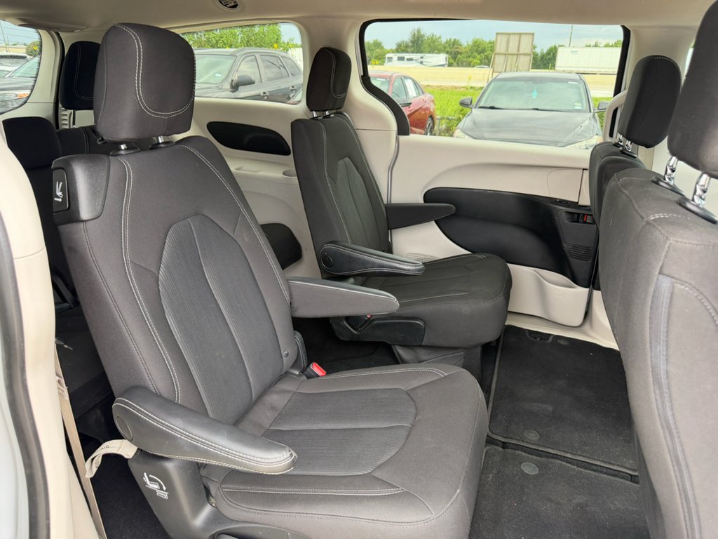 Used 2023 Bright White Clearcoat Chrysler LX image 26
