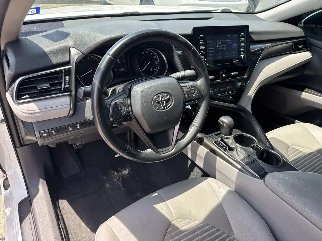 Used 2022 White Toyota SE image 17