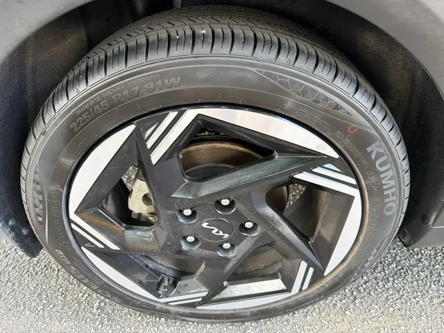 Used 2025 Black Kia EX image 17