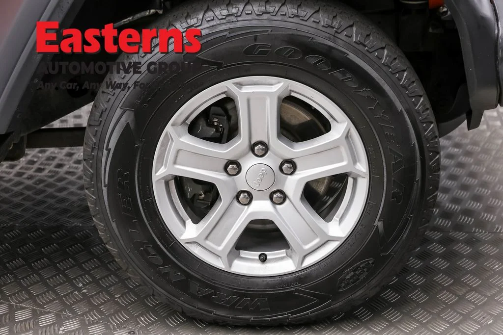 Used 2018 Orange Jeep Unlimited Sport S image 29