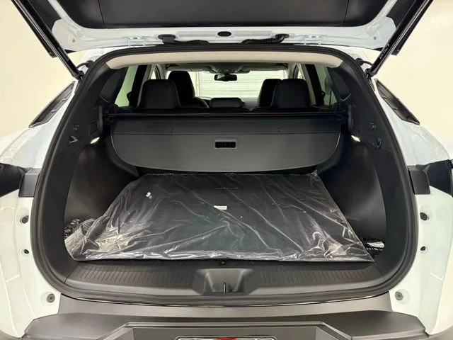New 2025 Everest White TriCoat Nissan SL image 8