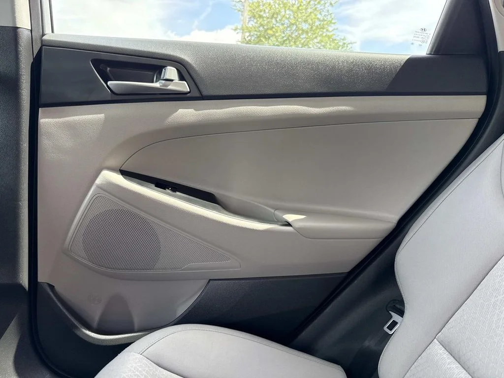Used 2017  Hyundai Sport image 19
