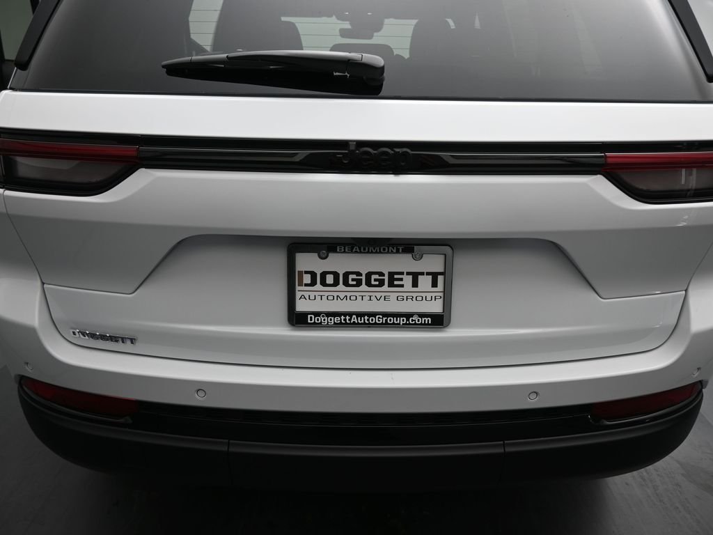 New 2025 Bright White Clear-Coat Exterior Paint Jeep Altitude X image 10
