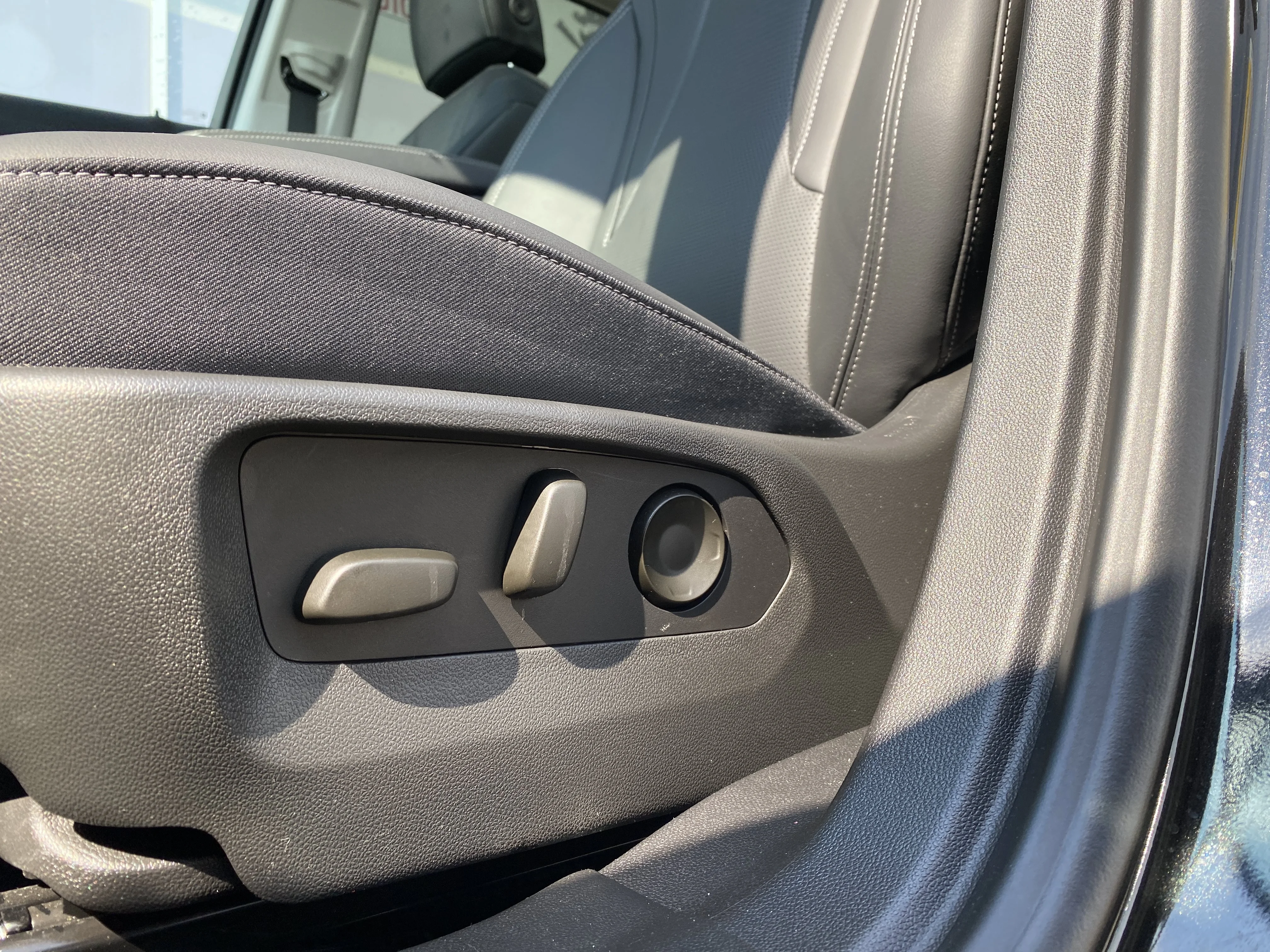 New 2026 EBONY TWILIGHT METALLIC Buick Preferred image 28