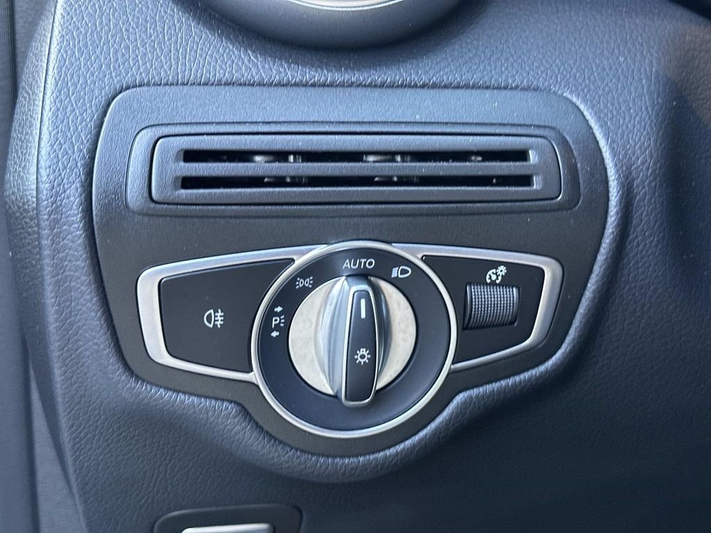 Used 2022 Blue Metallic Mercedes-Benz GLC 300 image 31