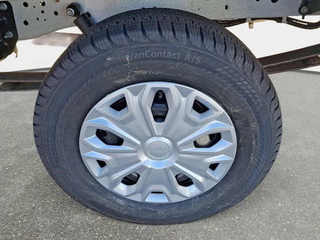 New 2026 Oxford White Ford Base image 6