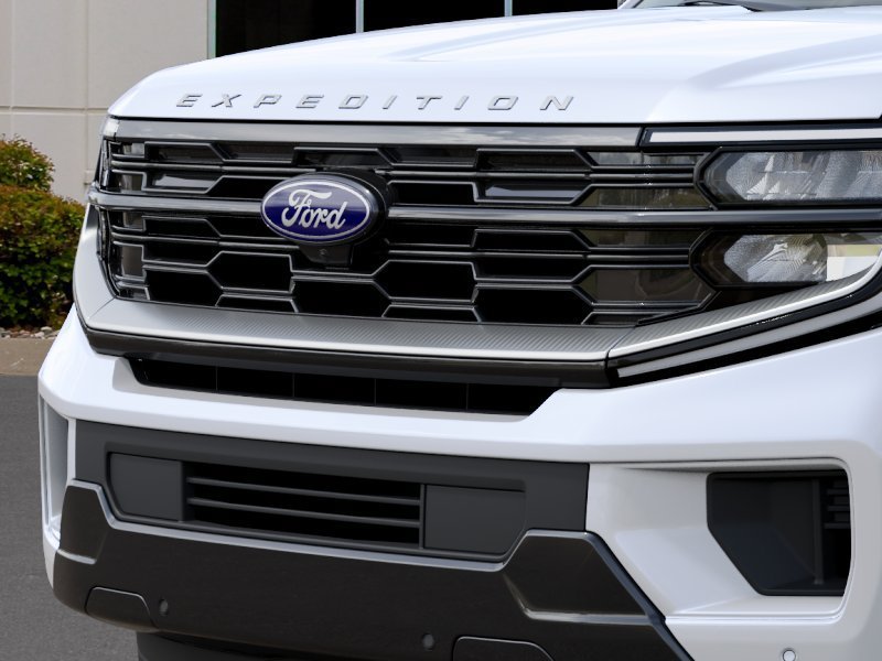 New 2027 Star White Metallic Tri-Coat Ford Platinum image 17