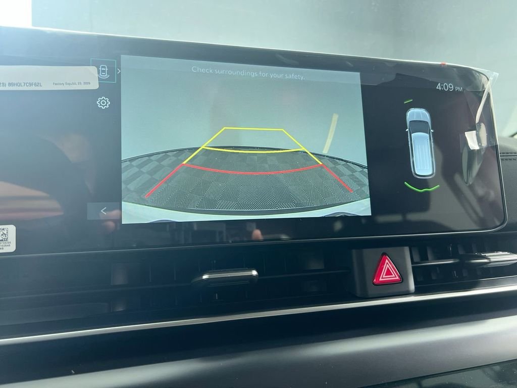 New 2026 Snow White Pearl Kia LXS image 27