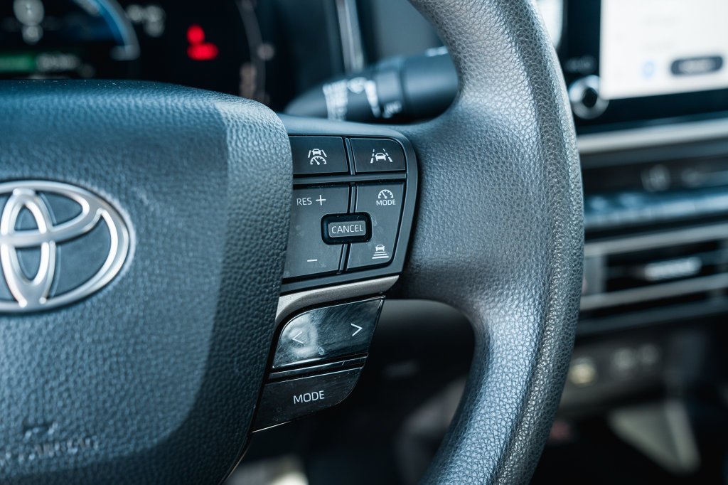 Certified Used 2025 Ice Toyota LE image 16