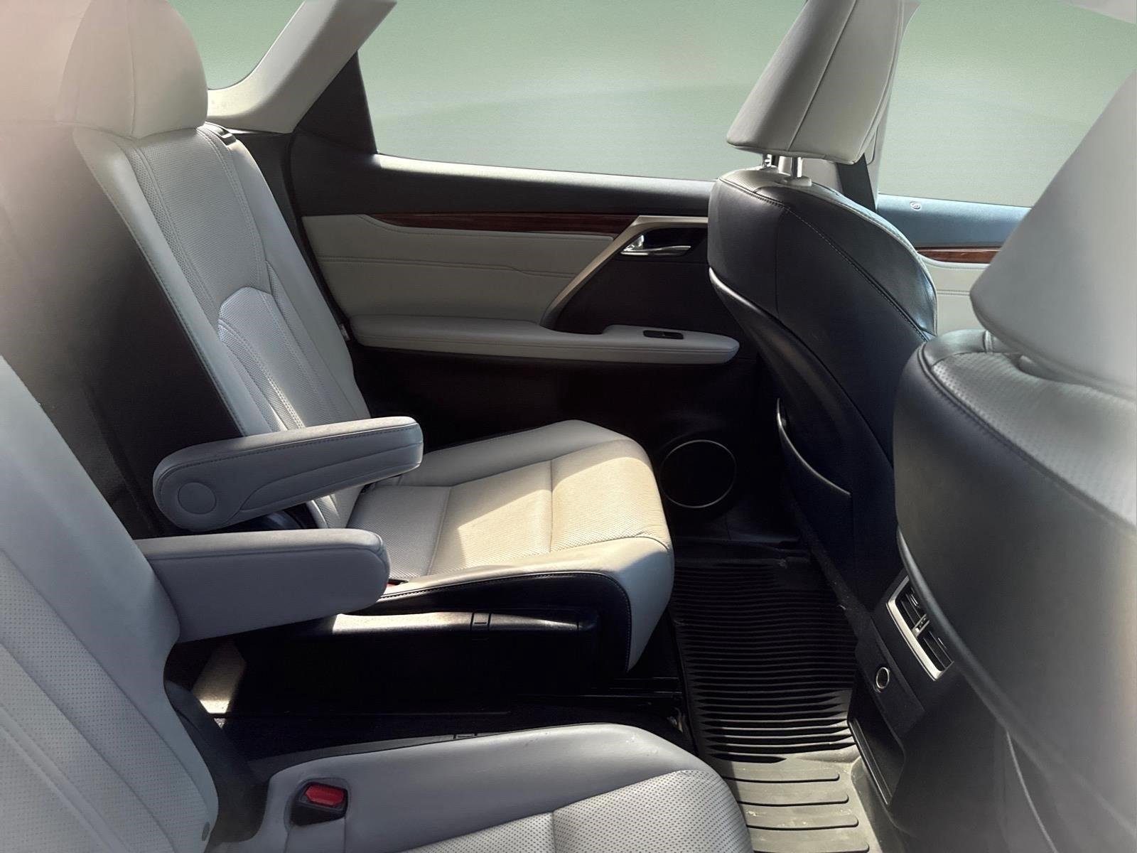 Used 2019 Silver Lining Metallic Lexus RX 350L Premium image 19