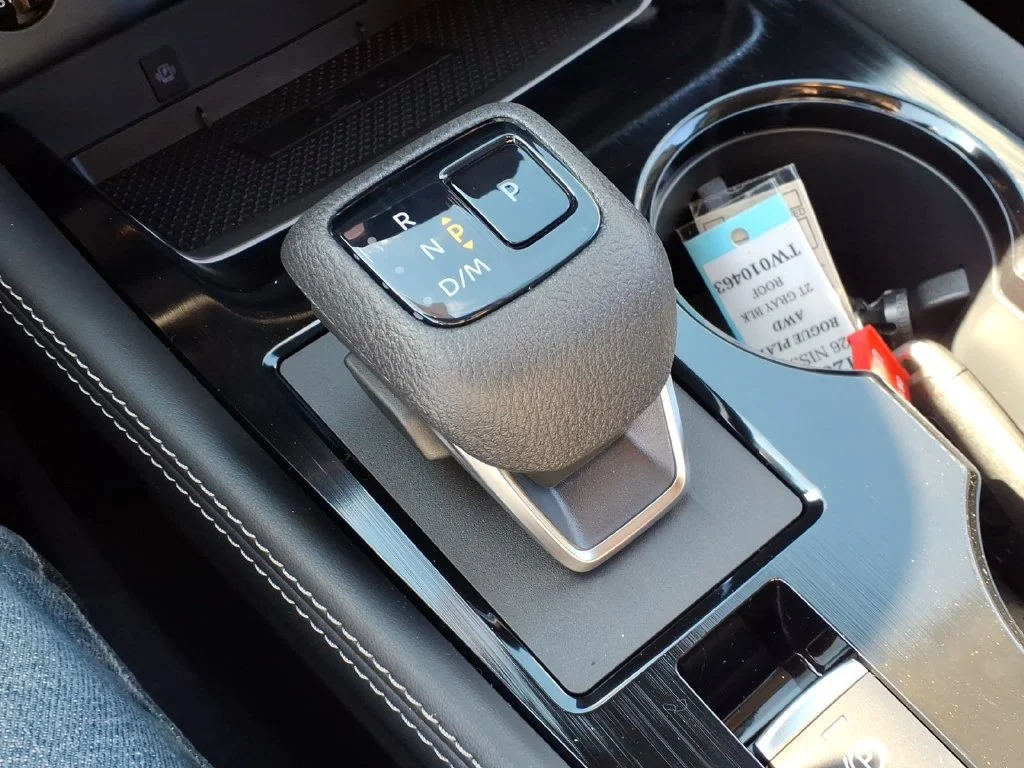 New 2026 Boulder Gray Pearl / Super Black Two-tone Nissan Platinum image 16