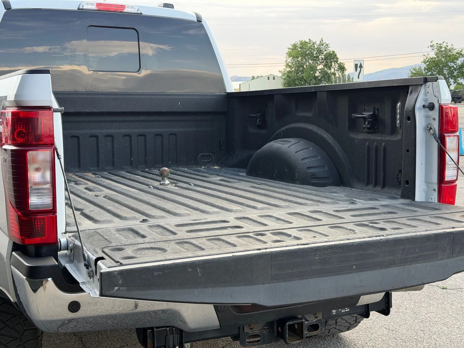Used 2022 White Ford Lariat image 9
