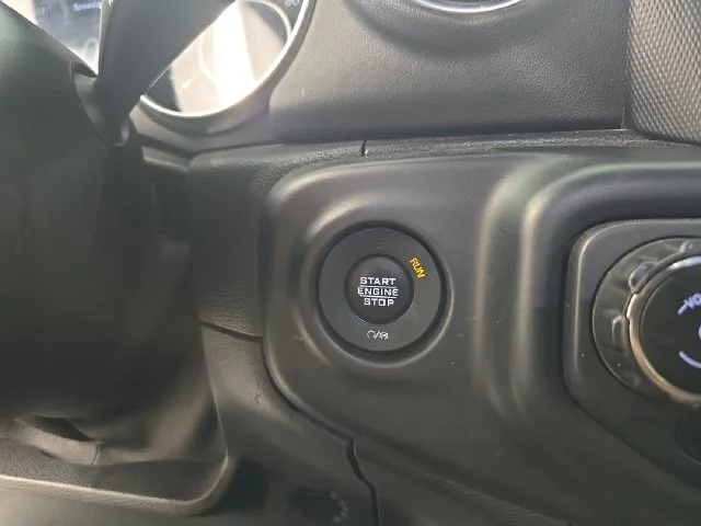 Used 2020 Bikini Pearlcoat Jeep Unlimited Sahara image 27
