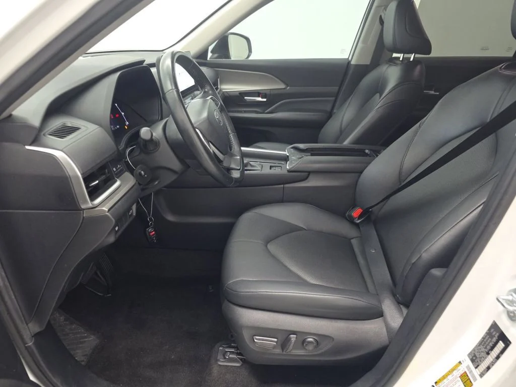 Used 2024 Beige Toyota XLE image 6