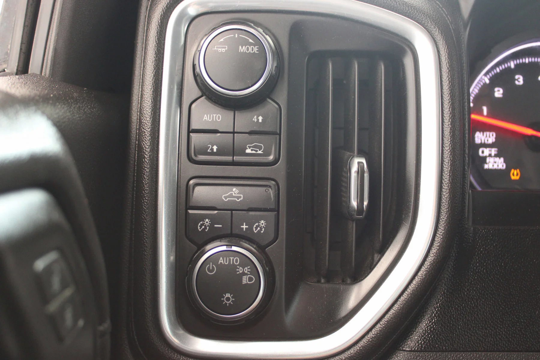 Used 2020 Northsky Blue Metallic Chevrolet 4WD Crew Cab 147 LT image 8