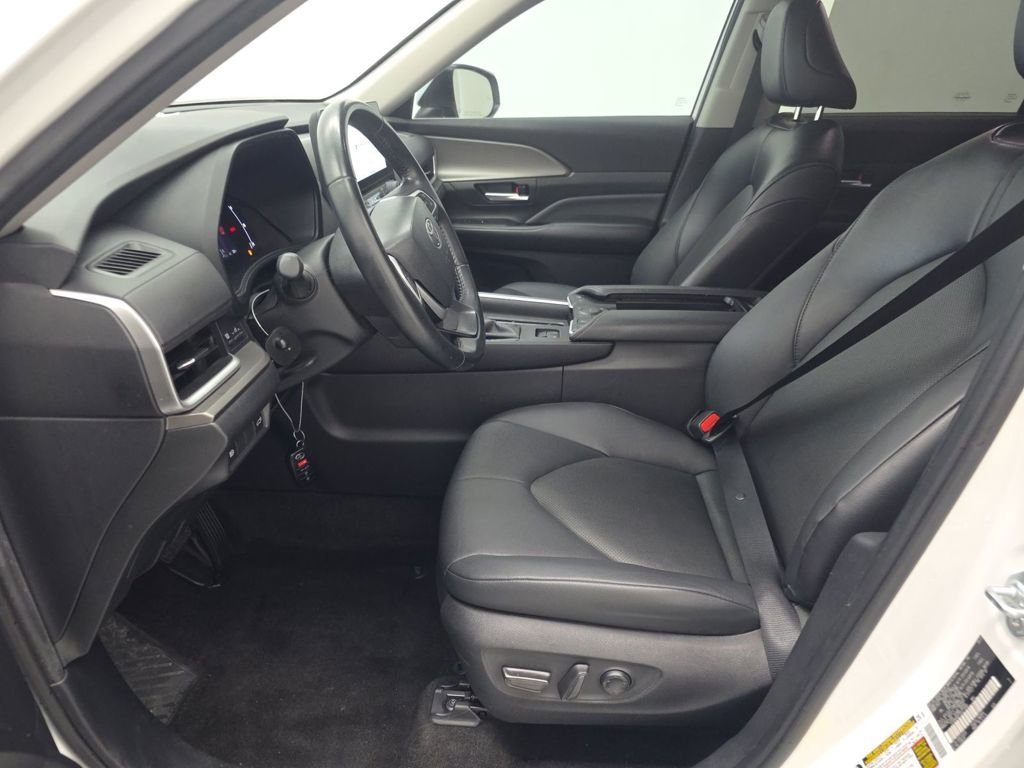 Used 2024 Beige Toyota XLE image 6