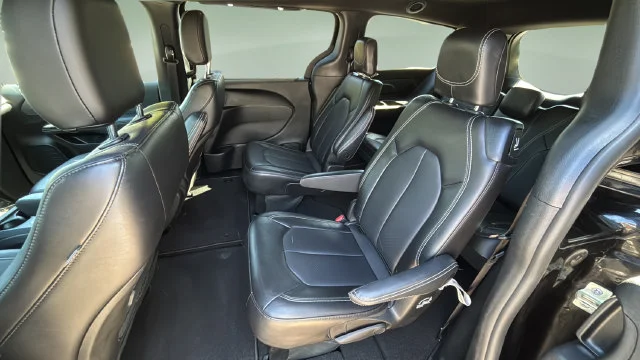 Used 2025 Black Chrysler Select image 19