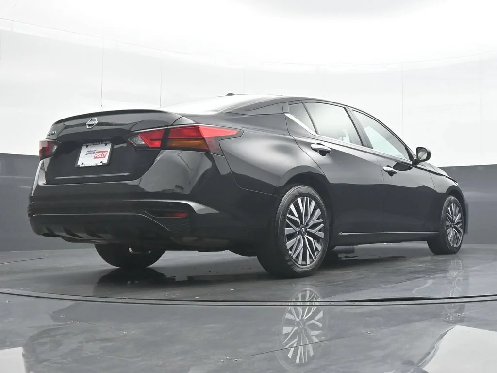Used 2025 Black Nissan 2.5 SV image 31