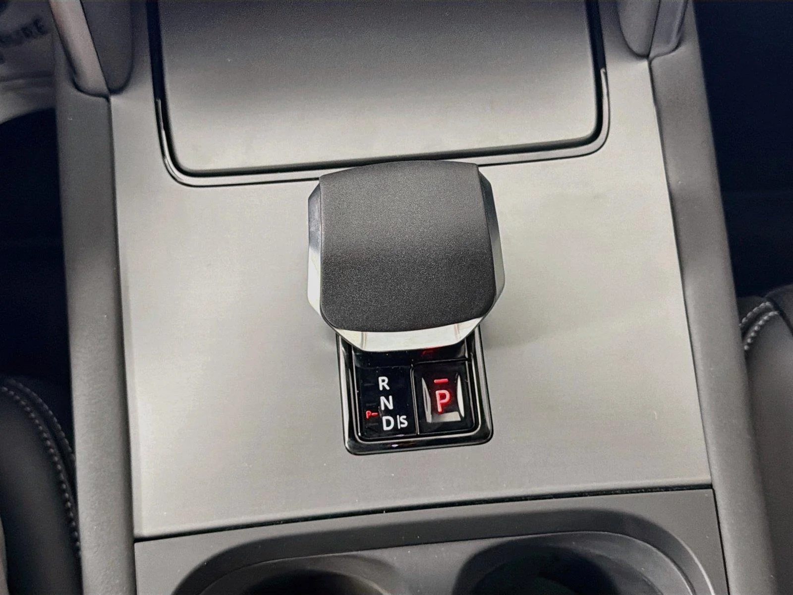 New 2026 Fuji White Land Rover Landmark Edition image 17