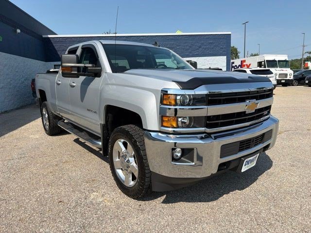 Used 2018 Silver Ice Metallic Chevrolet LT image 7