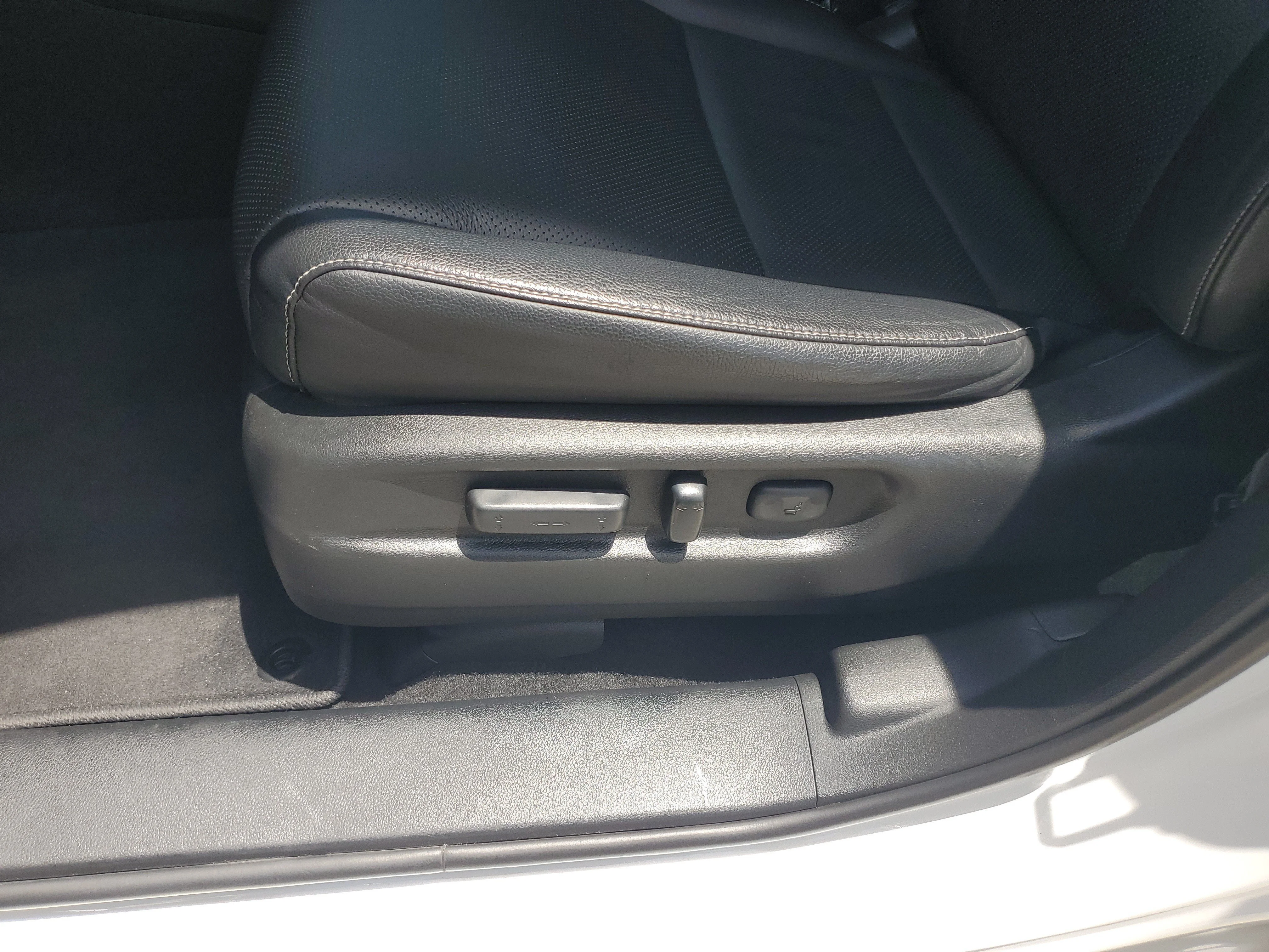 Used 2023 Platinum White Honda RTL image 22
