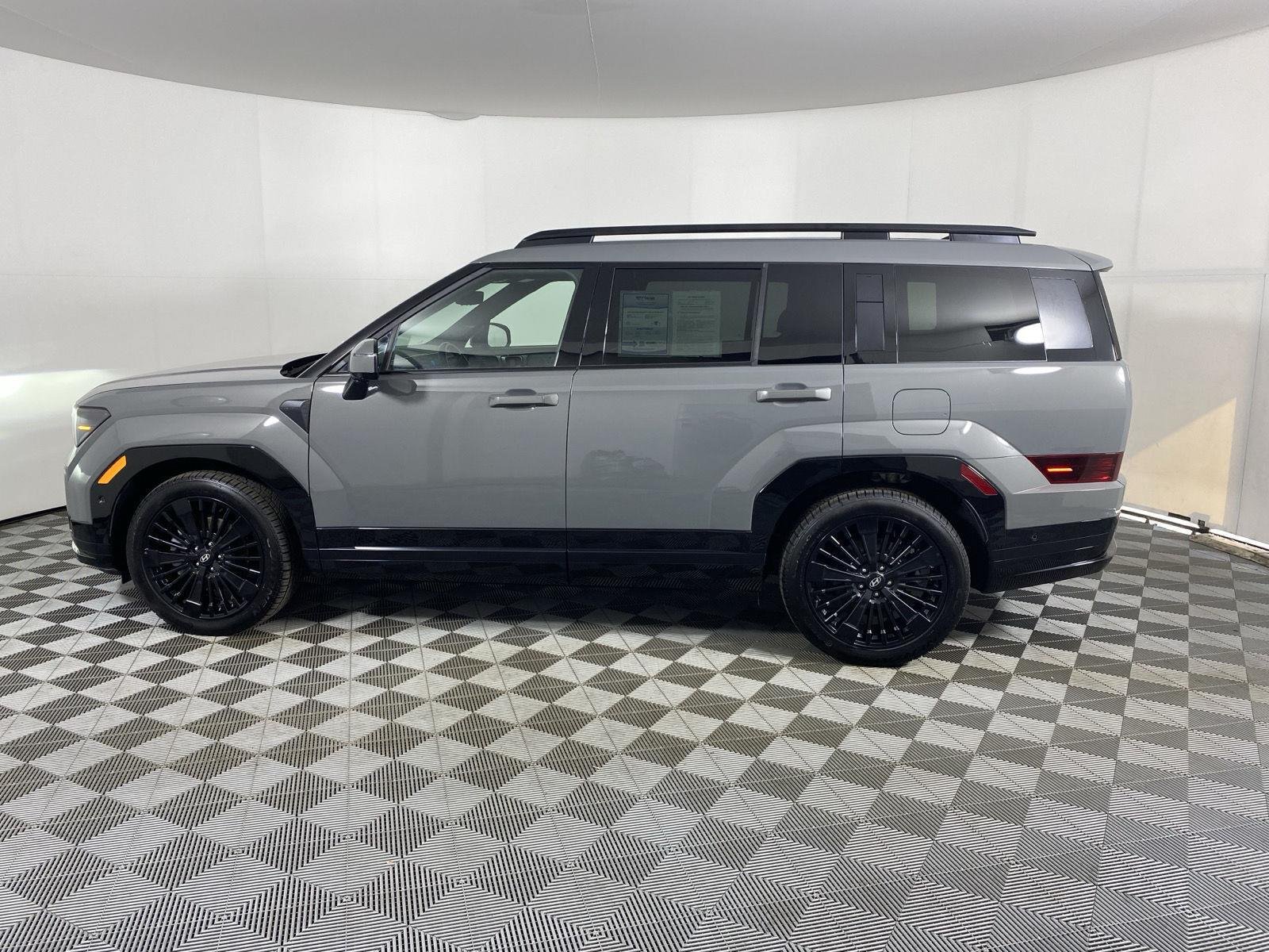 Used 2025 Hampton Gray Hyundai Calligraphy image 4